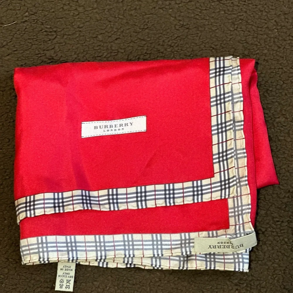 Burberry scarf - Picture 2 of 8